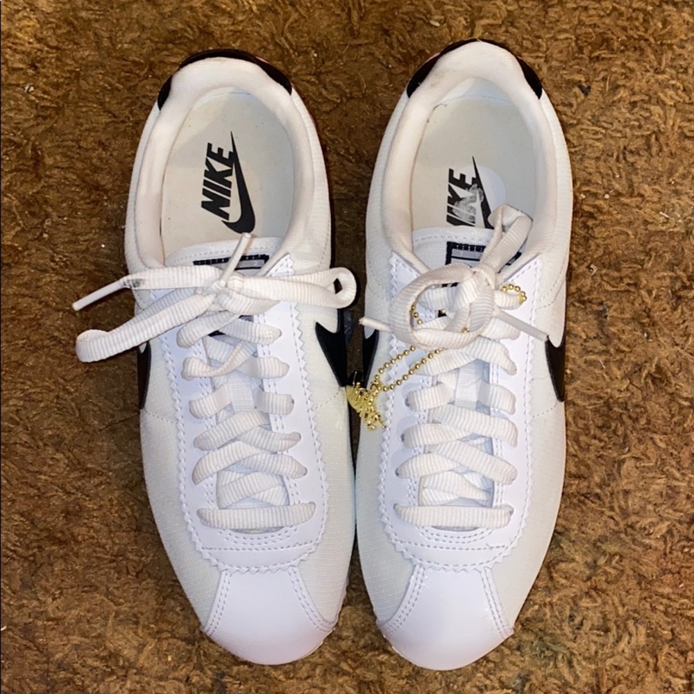 Women’s 6(1/2) NIKE CORTEZ pink,black, white